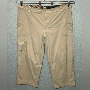Size 16 MAGELLAN Outdoor Cargos Women's Khaki Cargo Style Capri Pants‎ Summer